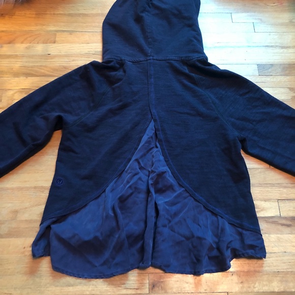 Lululemon sweatshirt w unique back detail! - Picture 3 of 6